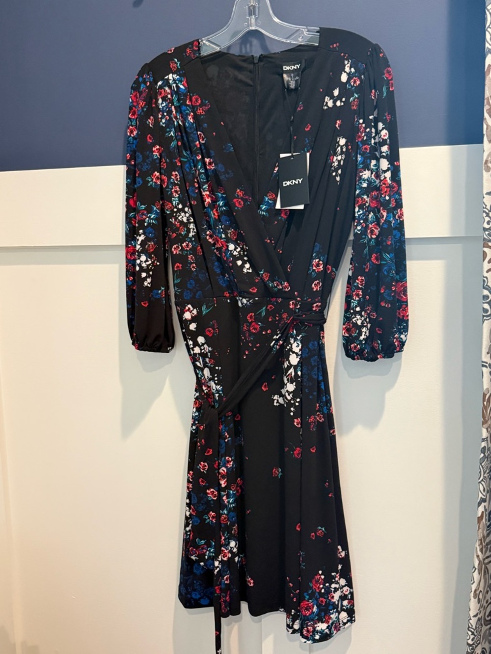 DKNY gorgeous Black Floral Wrap Mini Dress Red, Blue & White Blooms Size 8 NWT
